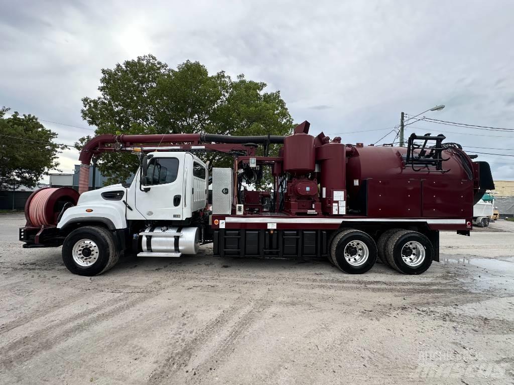 Freightliner 114 SD Saug- und Druckwagen