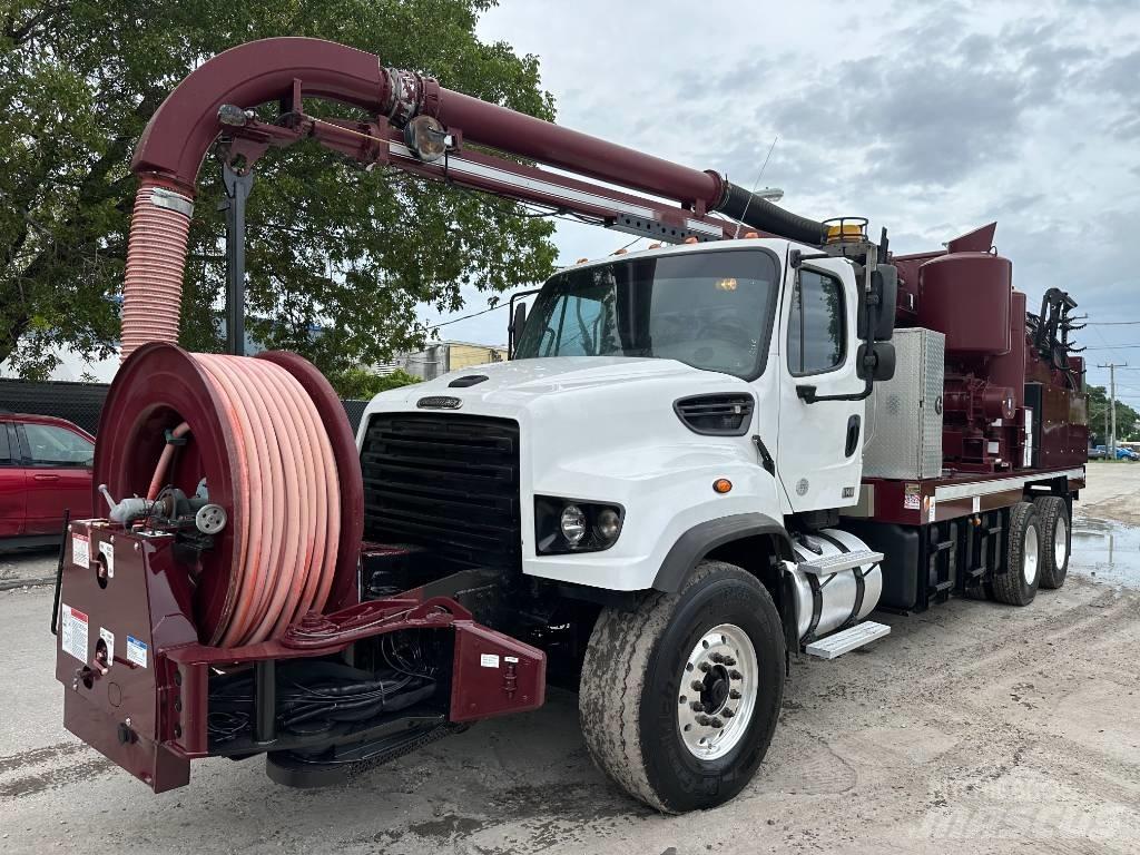 Freightliner 114 SD Saug- und Druckwagen
