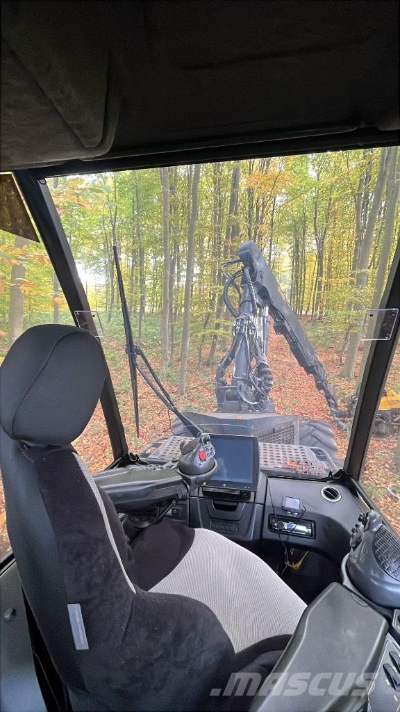 Ponsse Ergo 8W Harvester