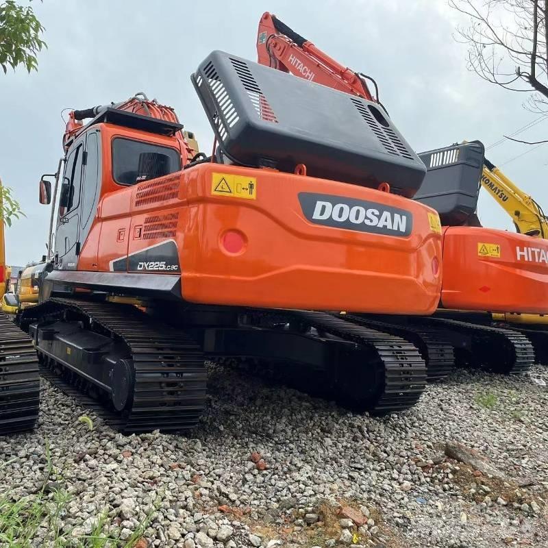Doosan DX 225 Raupenbagger