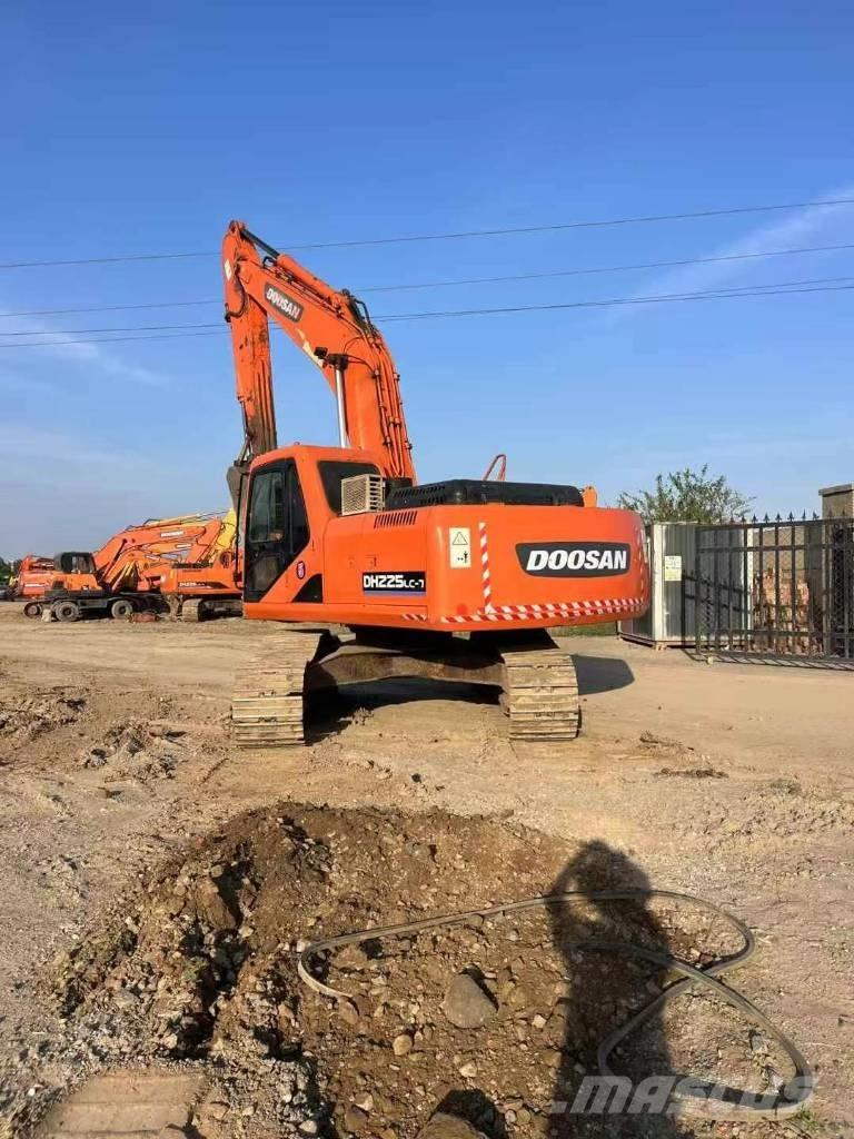 Doosan DH 225 LC-9 Raupenbagger