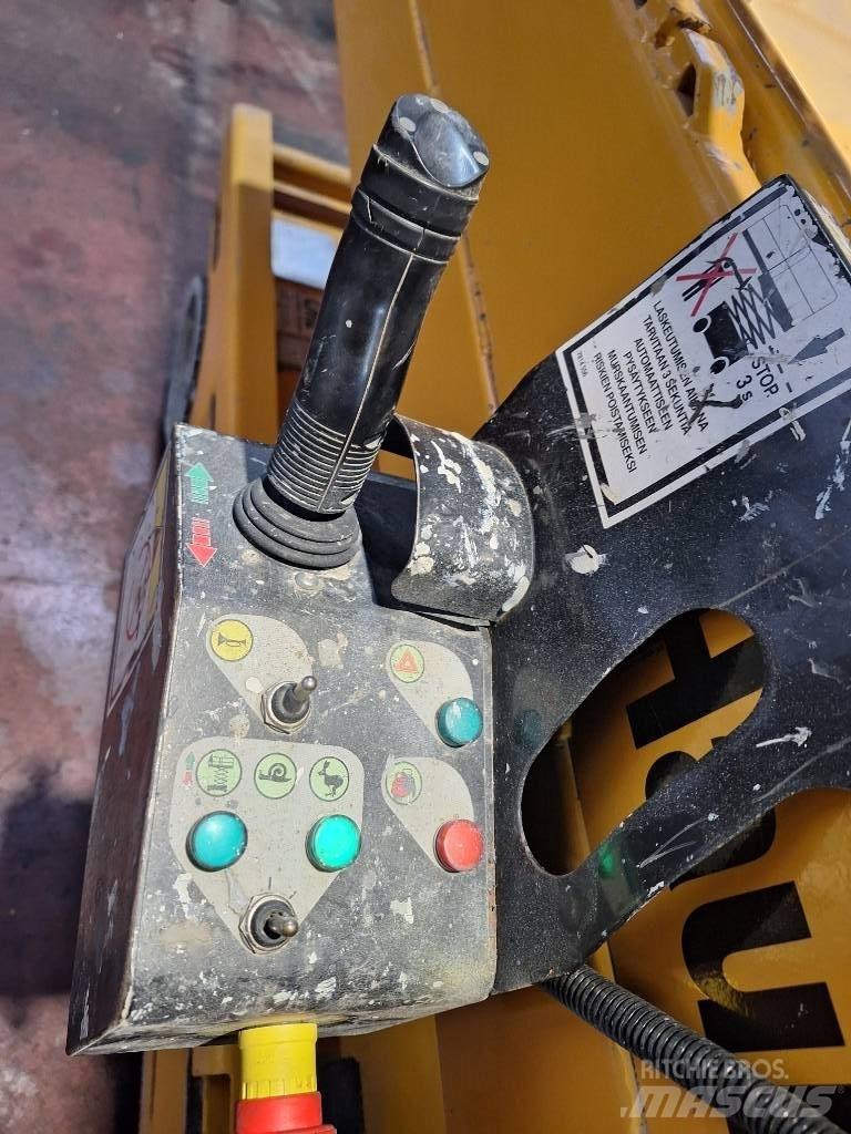 Haulotte Compact 12 Scheren-Arbeitsbühnen