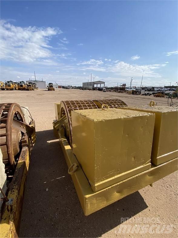 Hyster 70 IN Towed vibratory rollers