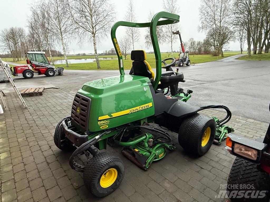 John Deere 8800 Reitermäher