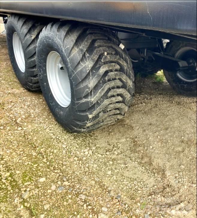 Palmse Trailer B3800 Ballenanhänger
