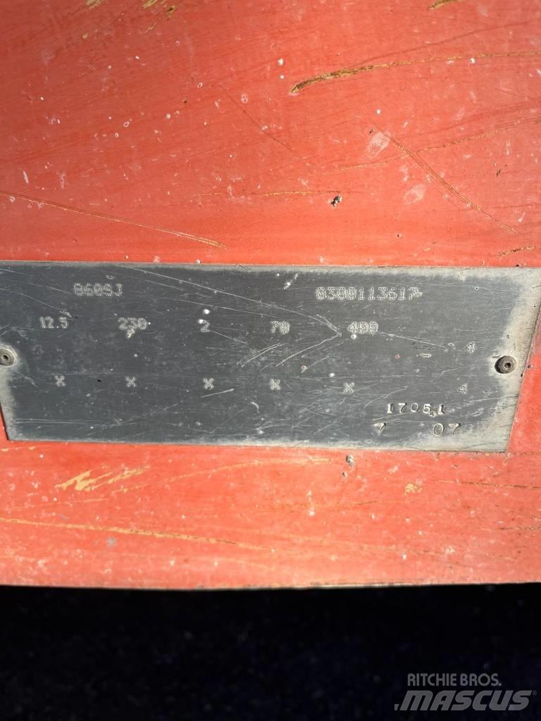 JLG 860 SJ Teleskopbühnen