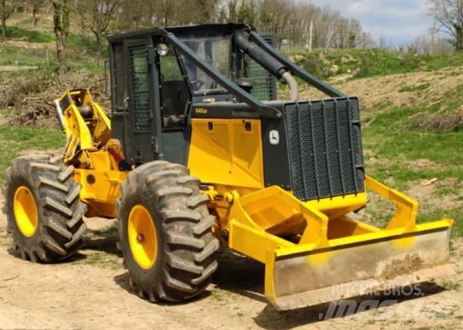 John Deere 640 Stammholzschlepper