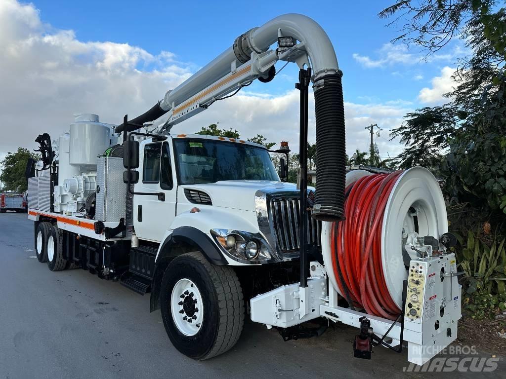 International 7400 Saug- und Druckwagen