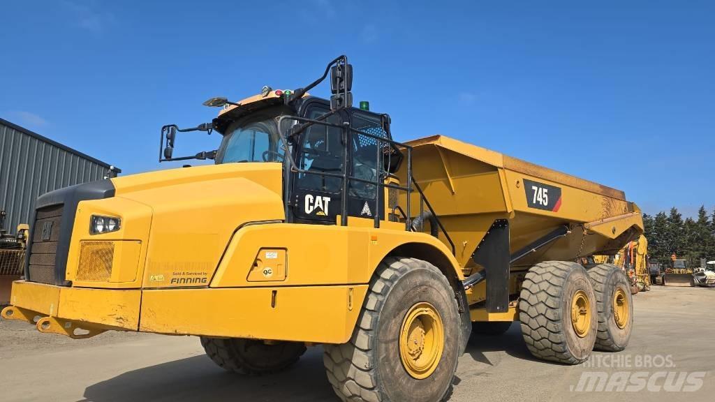 CAT 745 Dumper - Knickgelenk