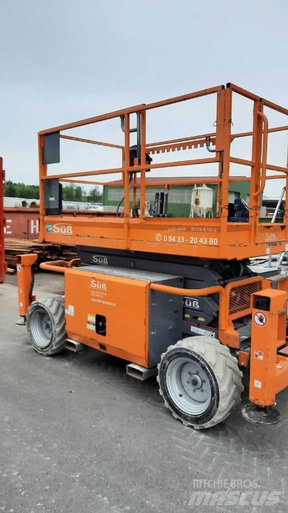 SkyJack SJ 6832 RTE Scheren-Arbeitsbühnen