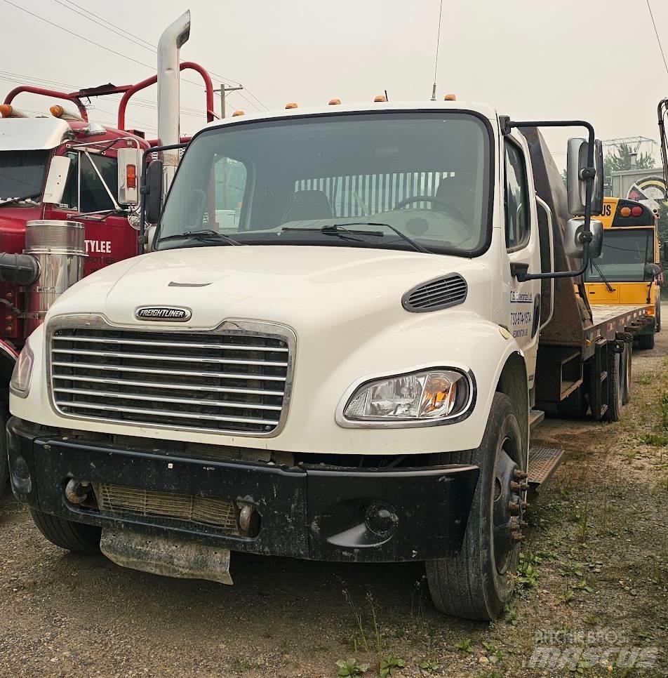 Freightliner M2 Pritschenwagen/Pritschenwagen mit Seitenklappe