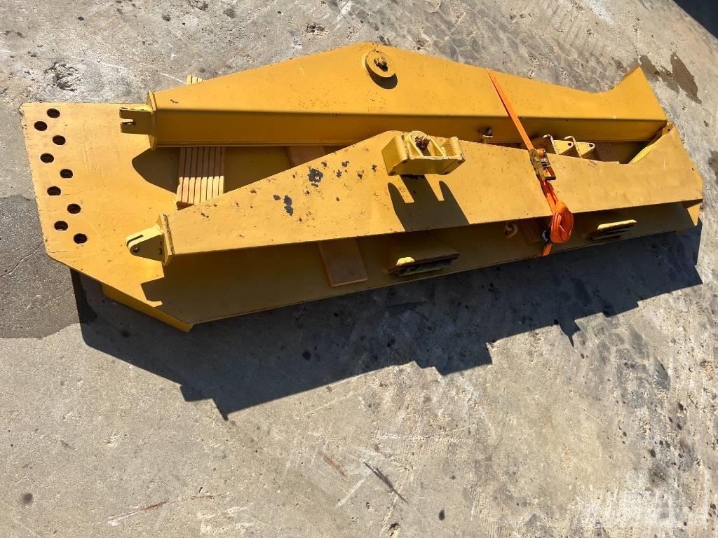 CAT 735 Heckklappe