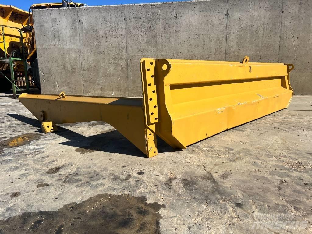 CAT 735 Heckklappe