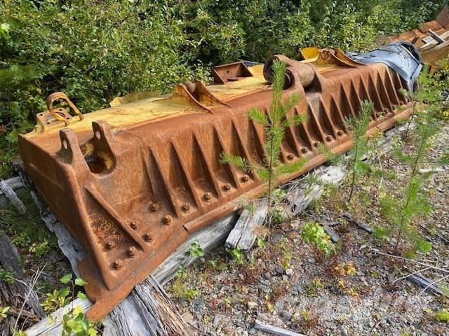 Komatsu D 155 AX Planierschilder/Scharen