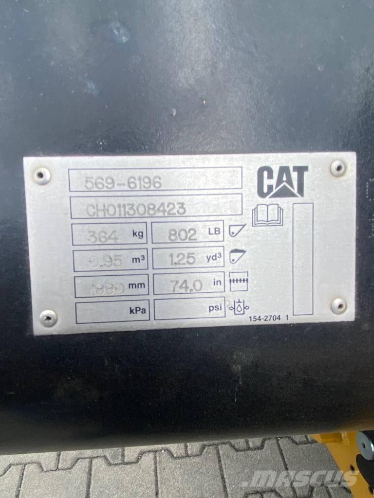 CAT 906 Radlader