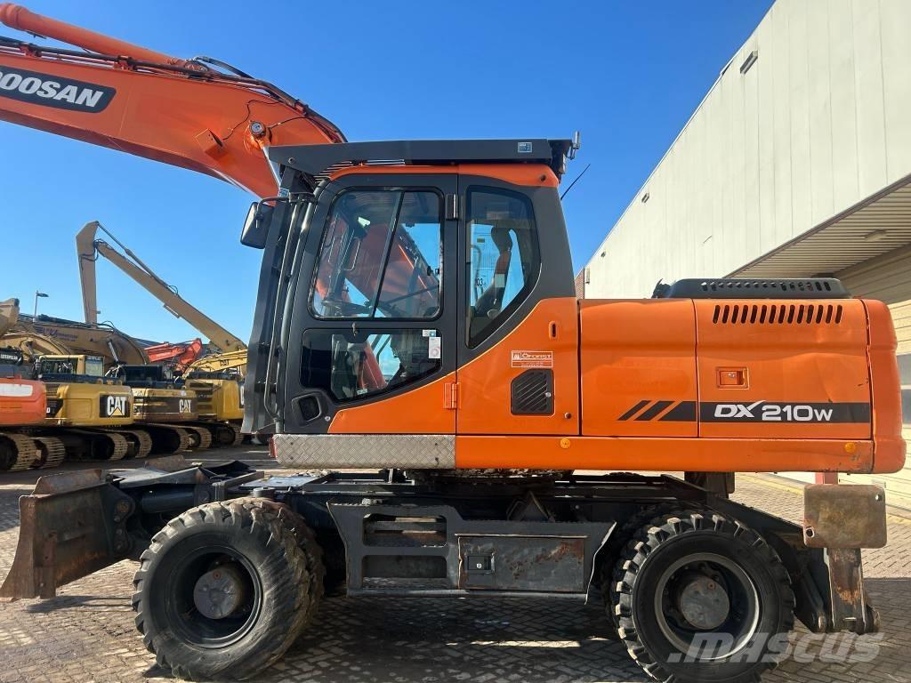 Doosan DX 210 W Mobilbagger