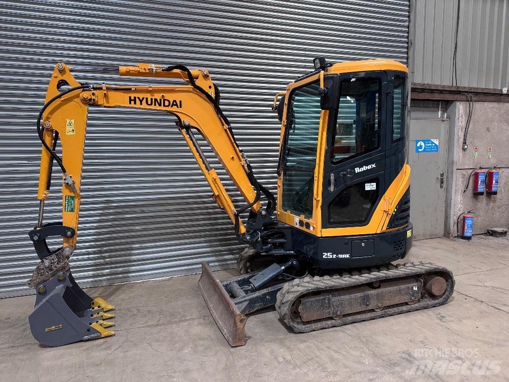 Hyundai R25Z-9 AK Minibagger < 7t