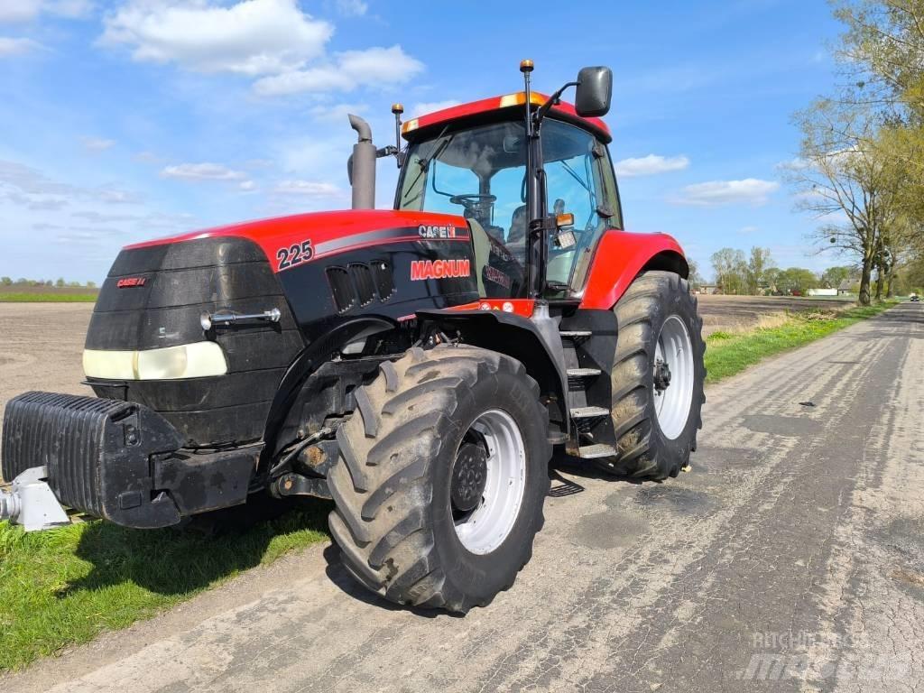 CASE MAGNUM 225 2007 Traktoren