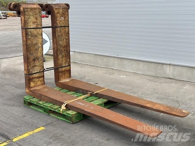 CAT 25-30 ton /988 Gabeln