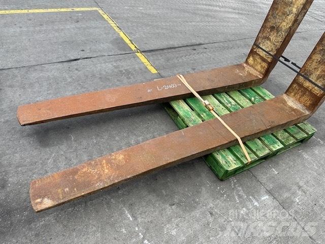 CAT 25-30 ton /988 Gabeln