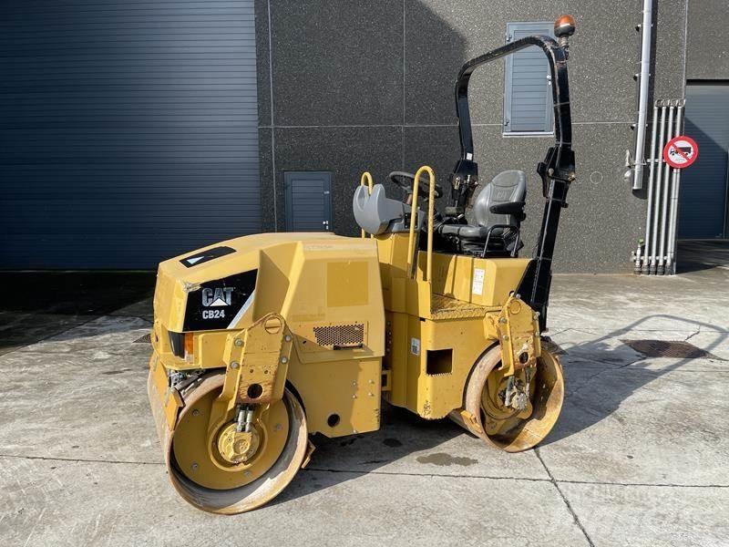 CAT CB 24 Tandemwalzen