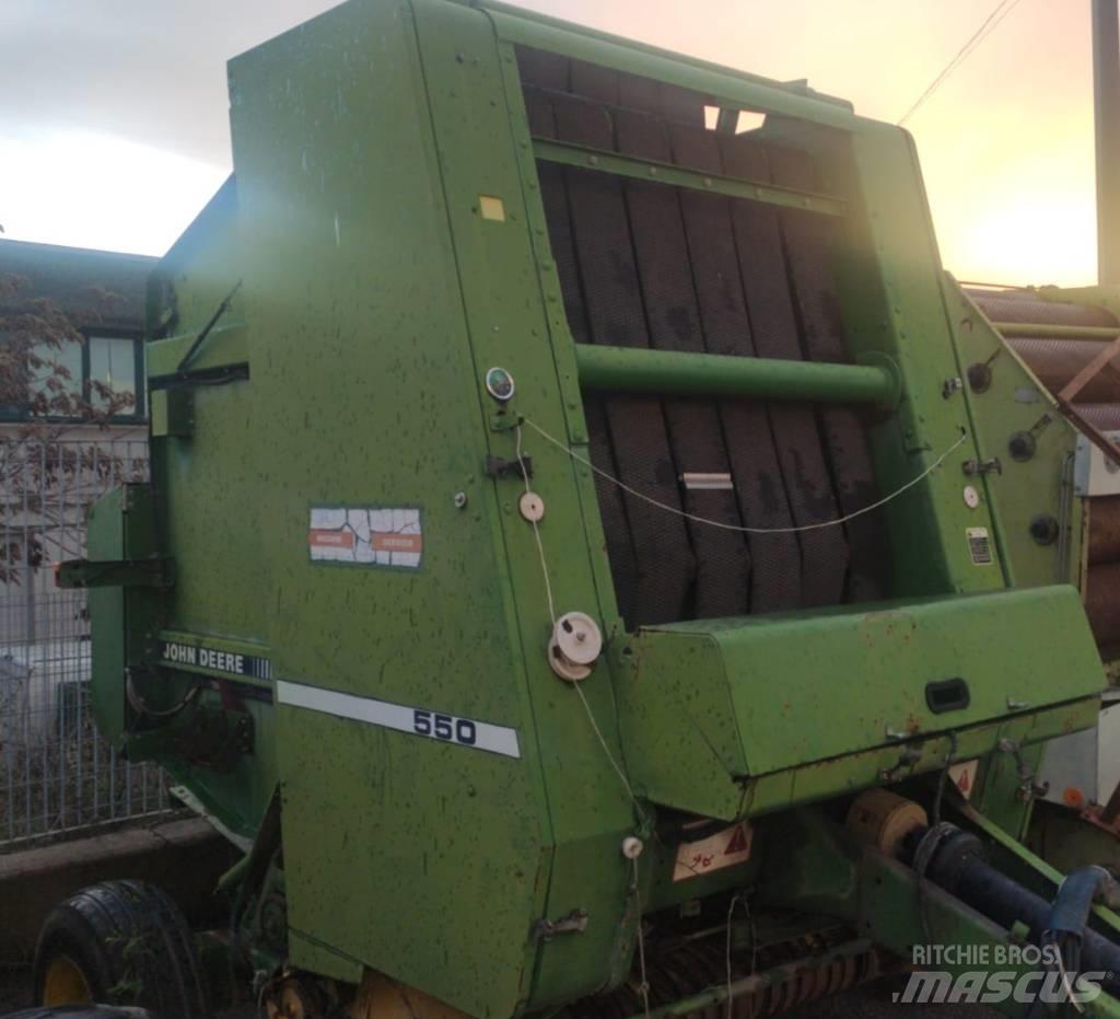 John Deere 550 Rundballenpressen