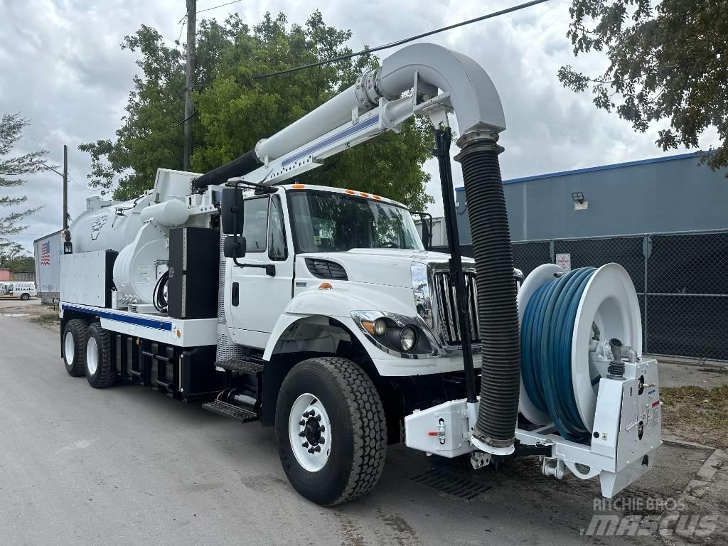 International 7500 Saug- und Druckwagen