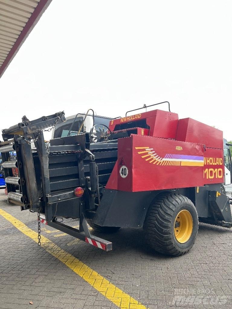 New Holland D 1010 Quaderpressen