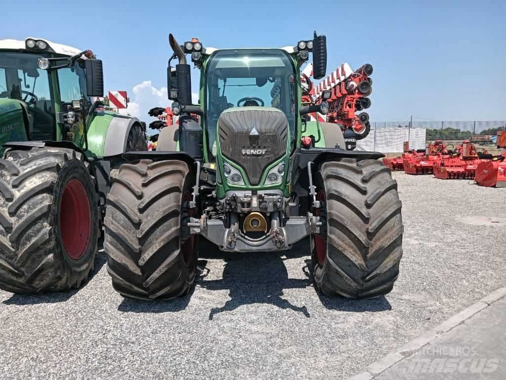 Fendt 718 Vario Traktoren