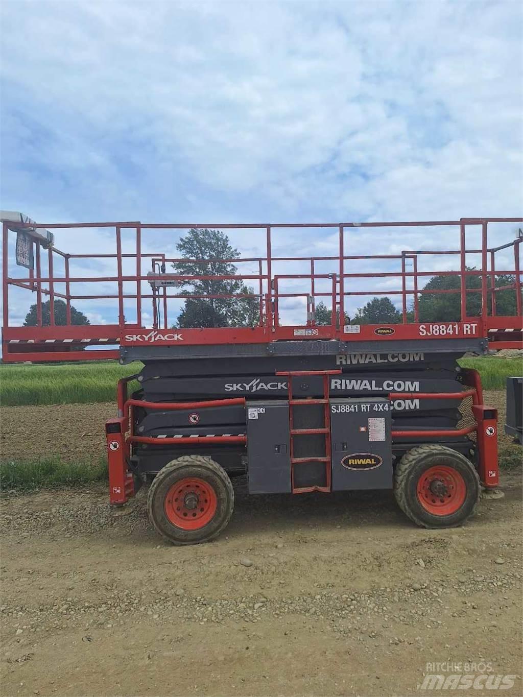 SkyJack 8841RT Scheren-Arbeitsbühnen