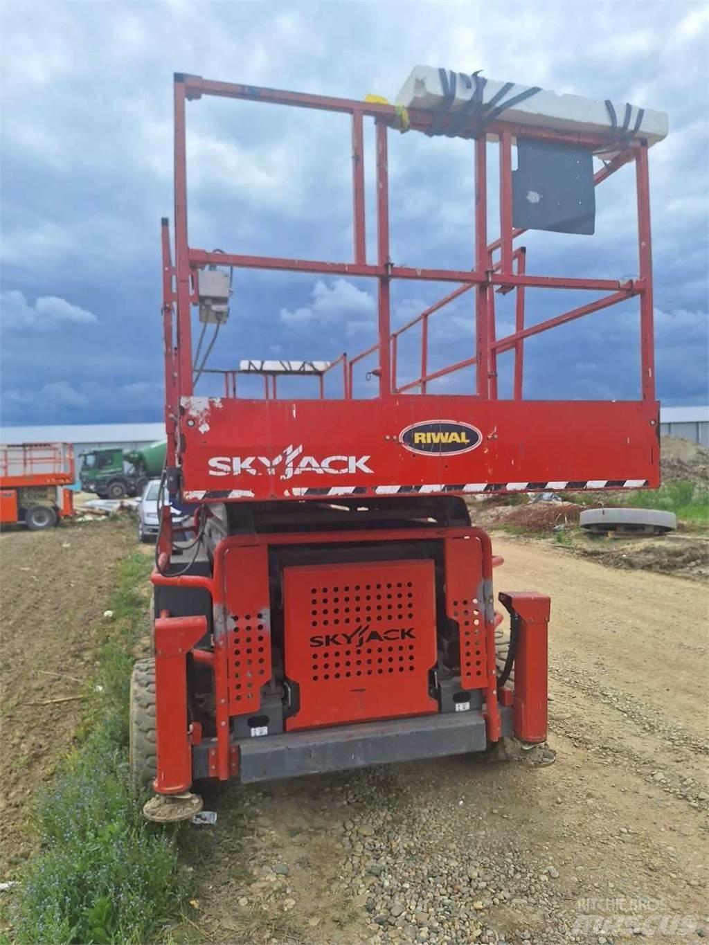 SkyJack 8841RT Scheren-Arbeitsbühnen