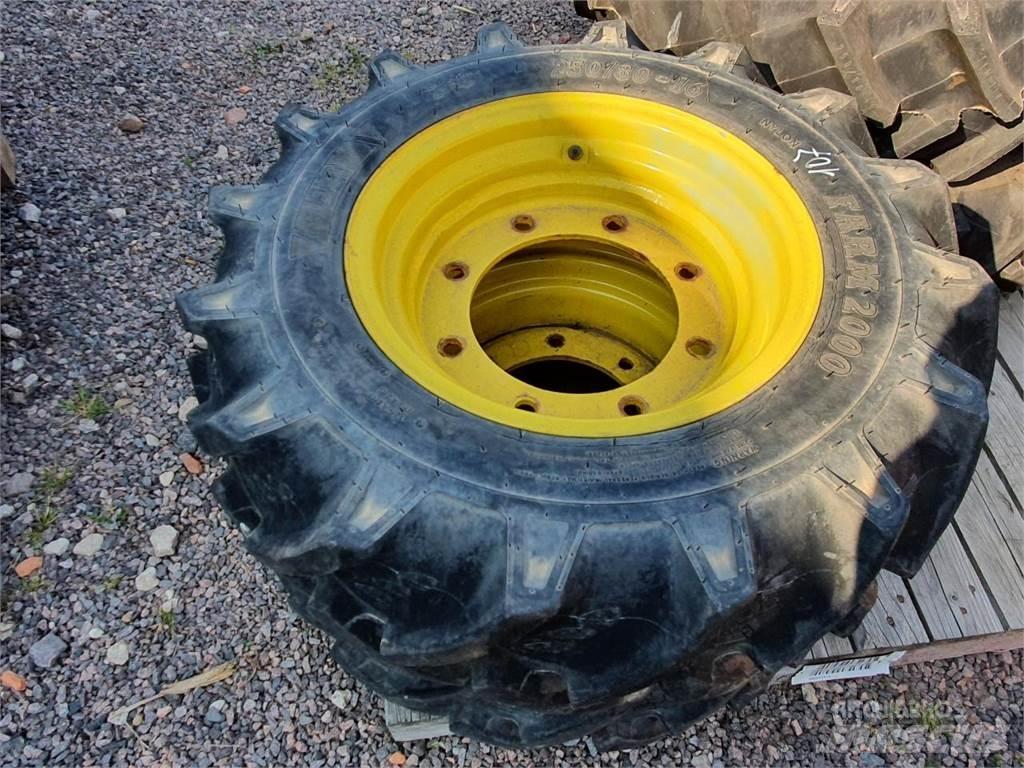 BKT 250/80-16 x2 Reifen