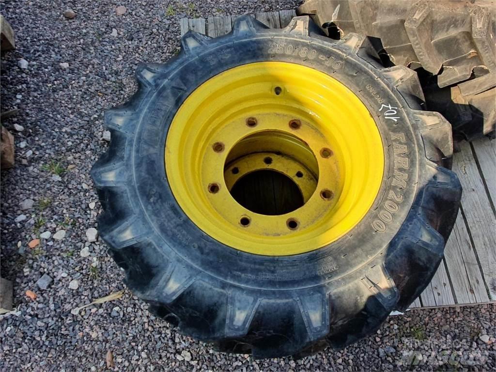 BKT 250/80-16 x2 Reifen