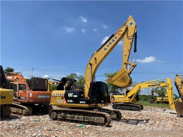 CAT 323D Raupenbagger