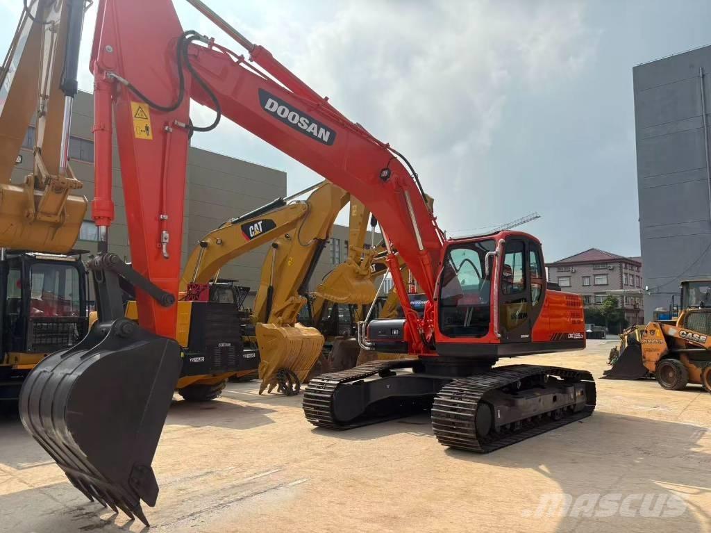 Doosan DX 225 Raupenbagger