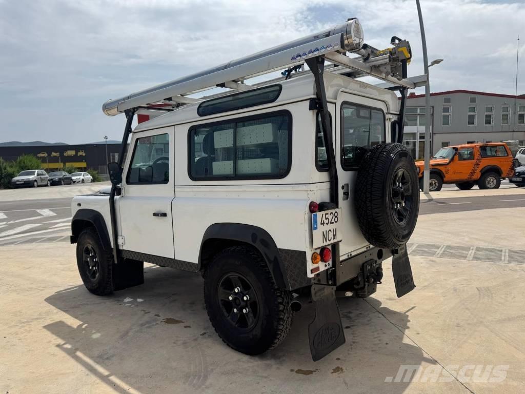 Land Rover Defender PKWs