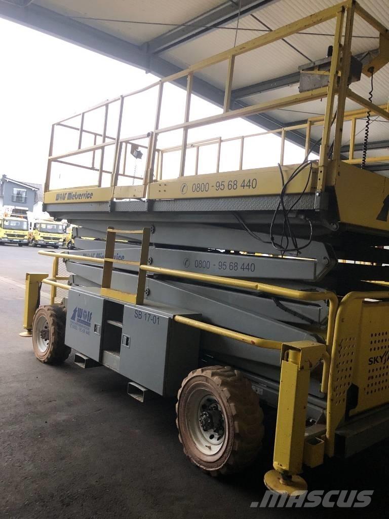 SkyJack SJ 9250 RT Scheren-Arbeitsbühnen