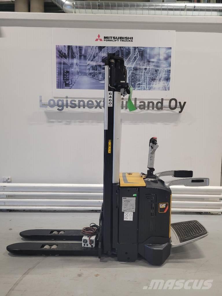 CAT NSV 16N ( MYYTY ) Zelfrijdende stapelaars