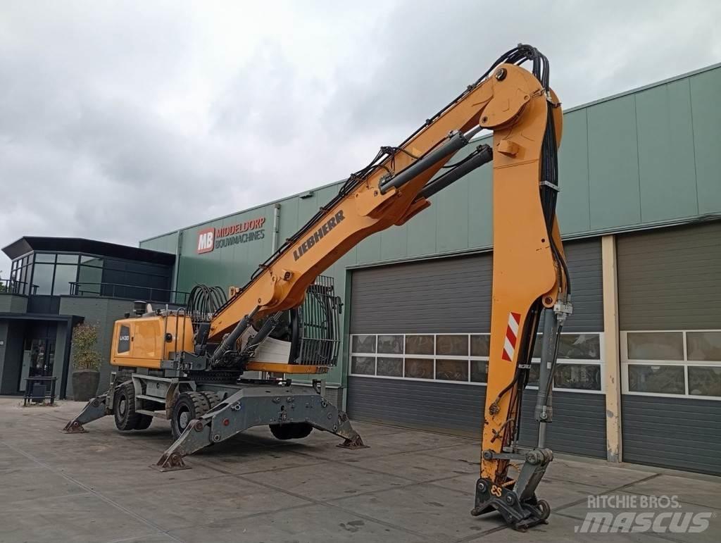 Liebherr LH 30 M Materialumschlag