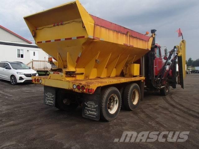 Volvo WG Schneeschilde und -pflüge