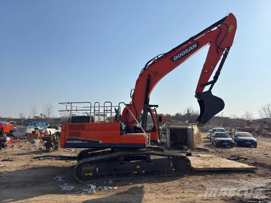Doosan DX300 Raupenbagger
