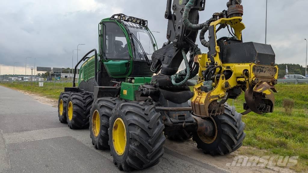 John Deere 1270 G Harvester