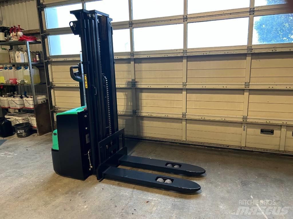 Mitsubishi SBP12N3 Zelfrijdende stapelaars