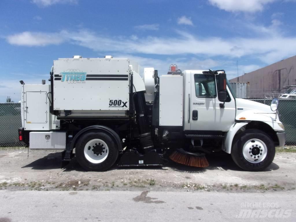 International 4300 Kehrmaschine