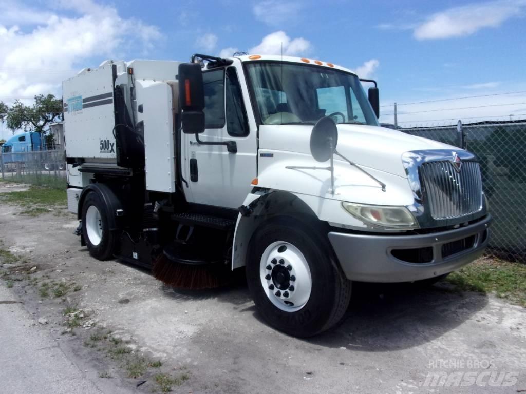 International 4300 Kehrmaschine