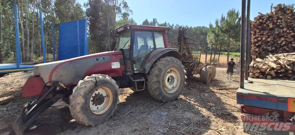 Valtra T 161 Forsttraktoren