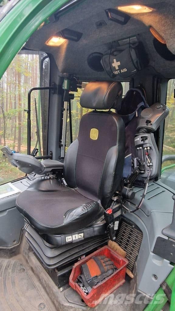 John Deere 1170G Harvester