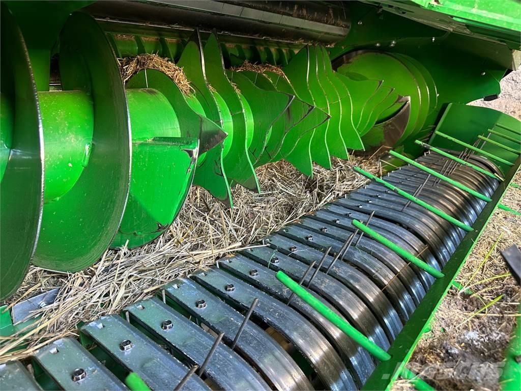 John Deere V461M Rundballenpressen