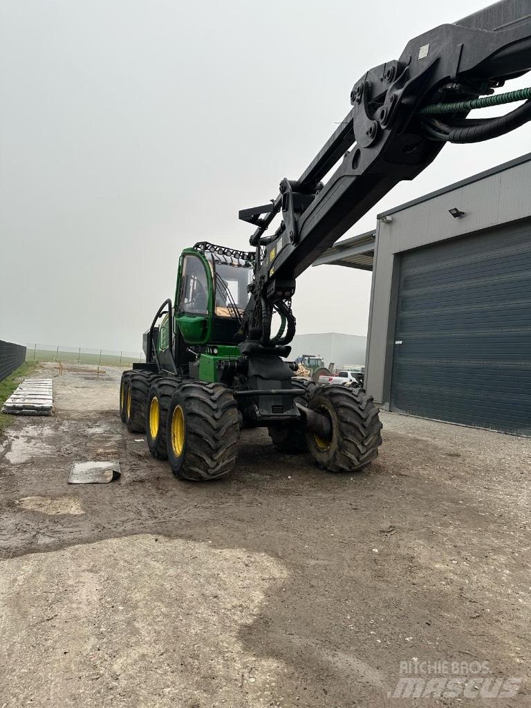 John Deere 1270 G Harvester