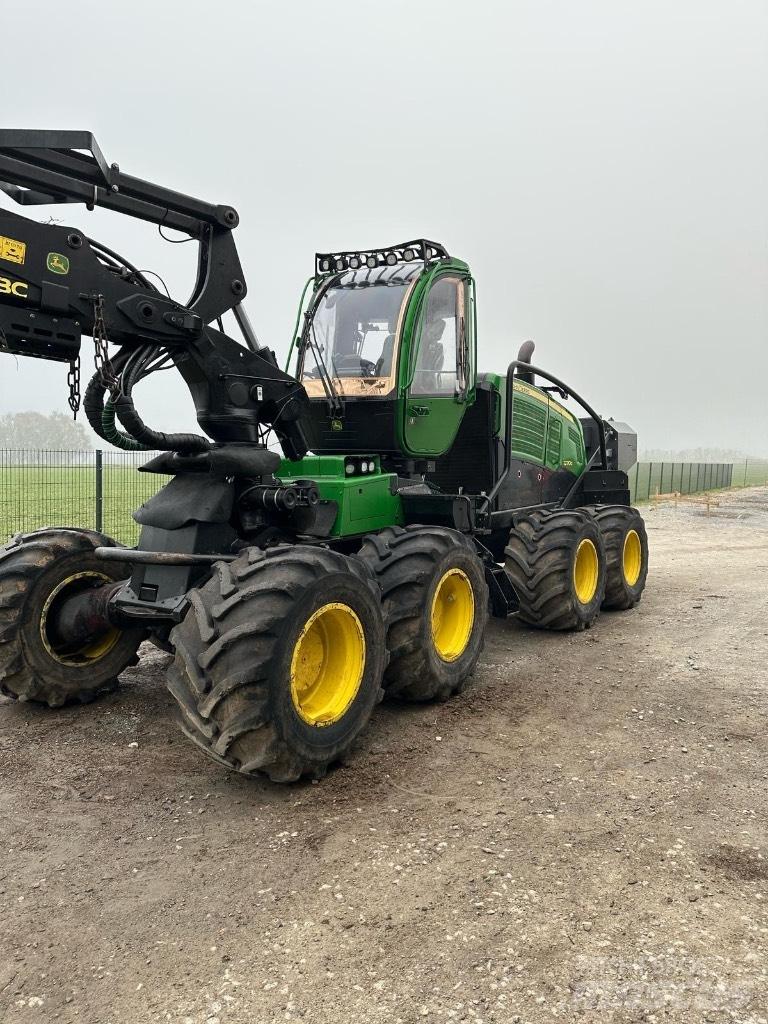 John Deere 1270 G Harvester
